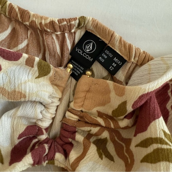 Volcom Day in Parrotise Dress with Floral Design - Picture 3 of 6